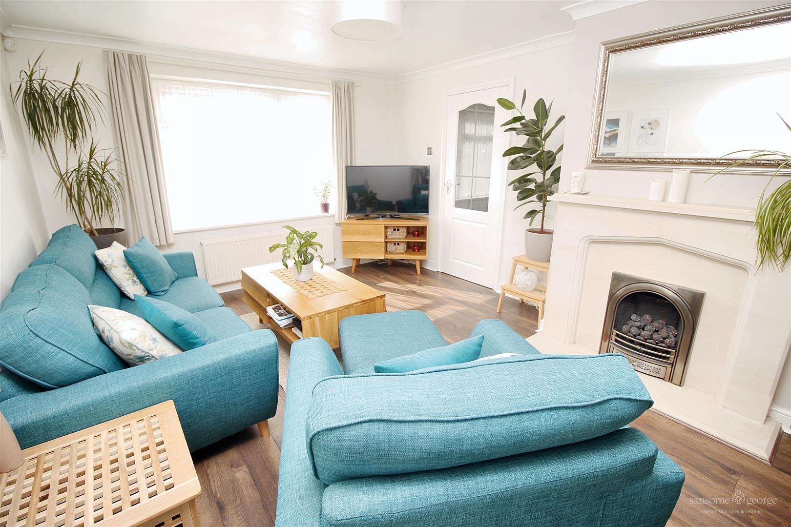 3 bed property in Walmer Close, Reading